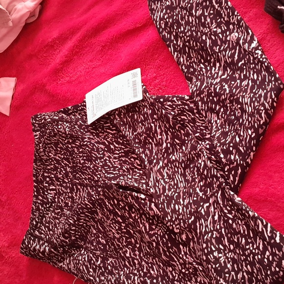 Luluemon 28" never warn - Picture 2 of 4